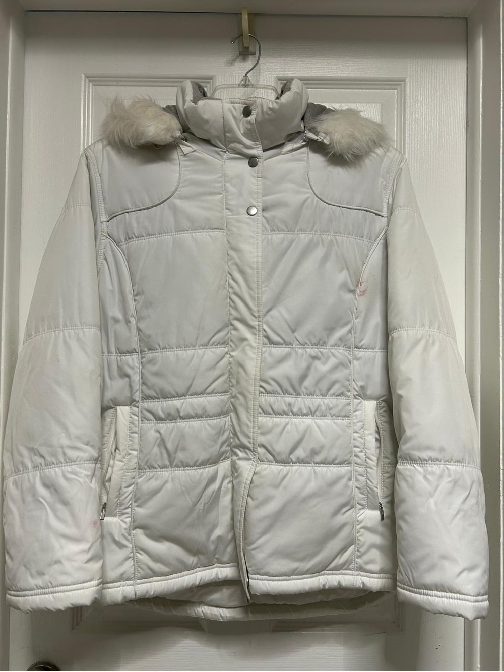 Women’s White Puffer Jacket with Faux Fur Trim Hood